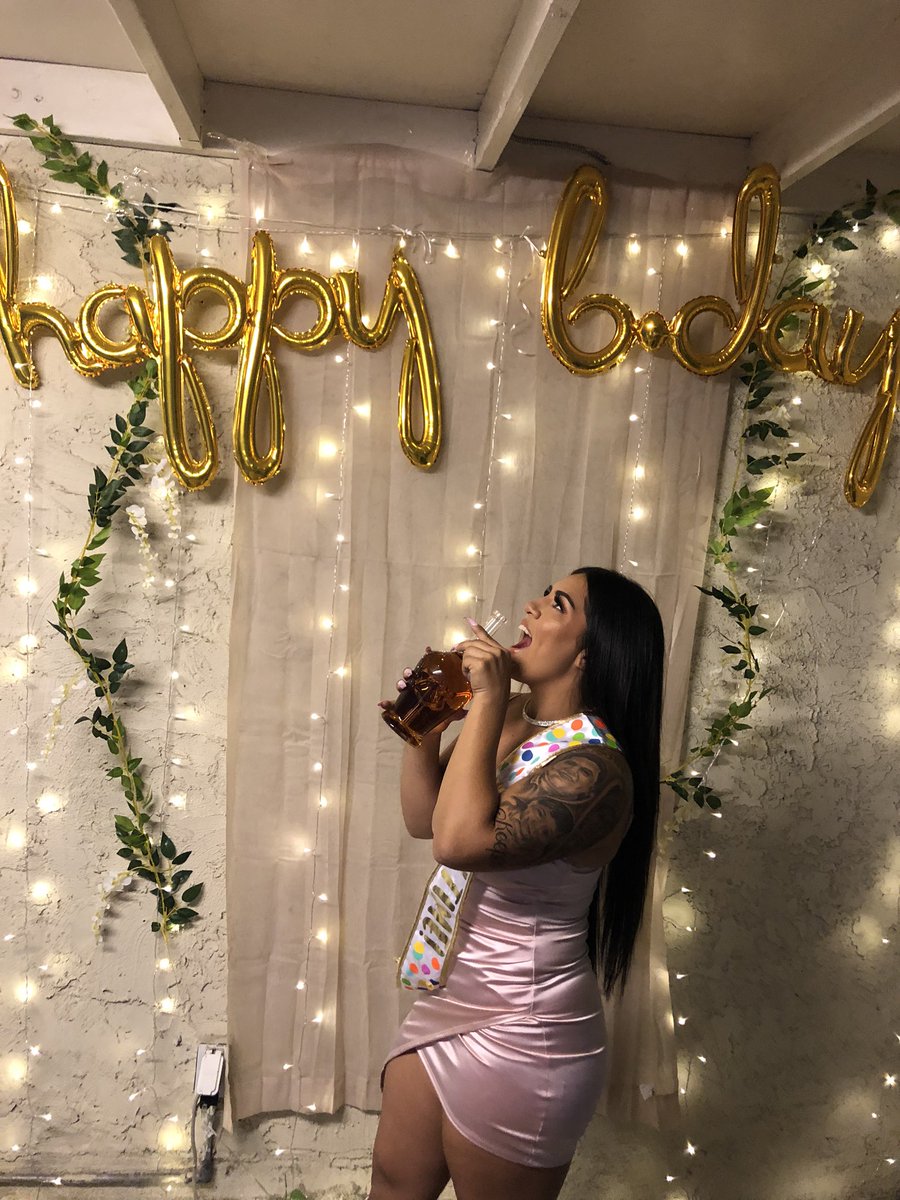 Dimple_devany's tweet photo. 2️⃣1️⃣ 🍾✨ https://t.co/lNDcWEH2zY