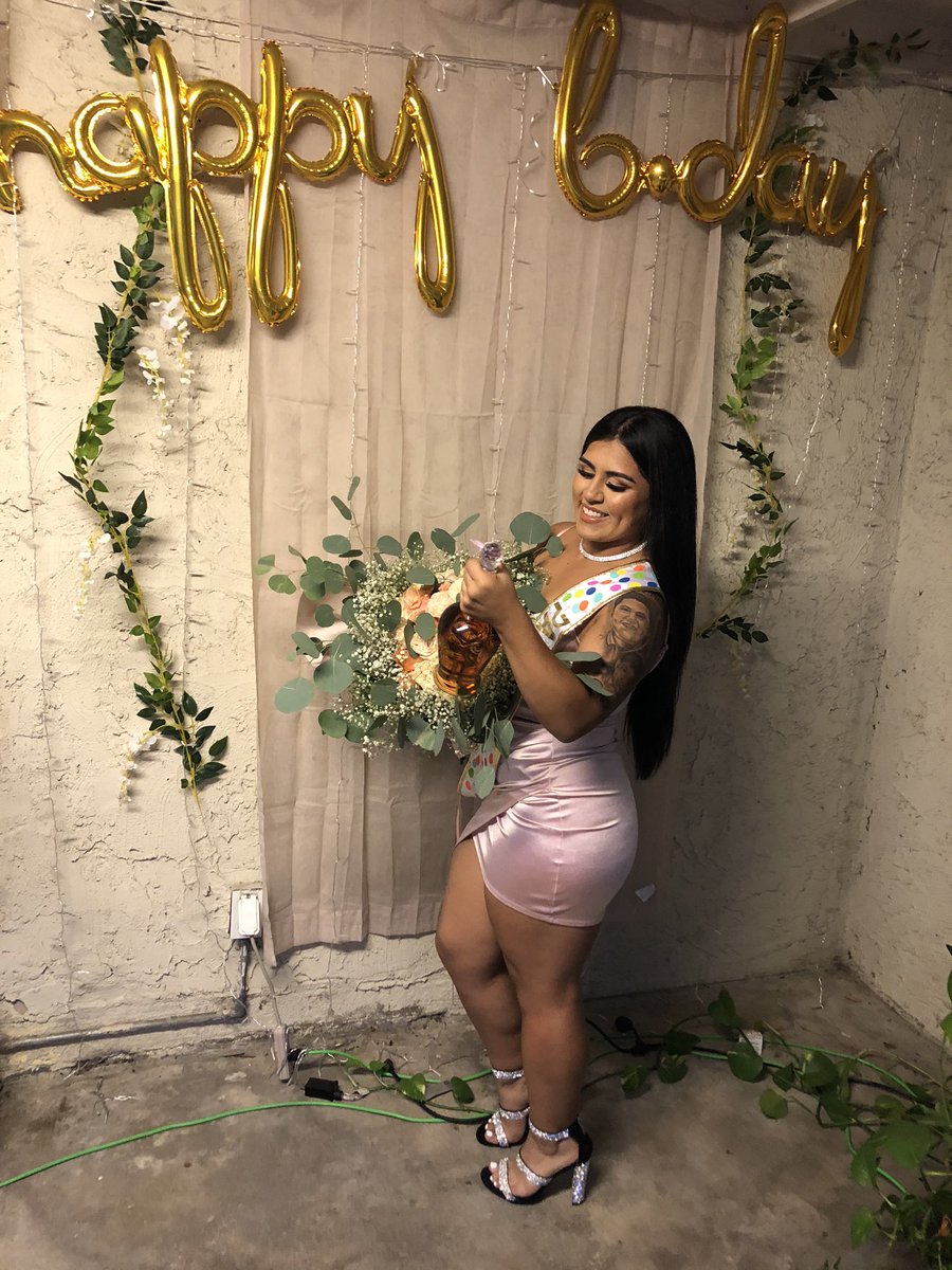 Dimple_devany's tweet photo. 2️⃣1️⃣ 🍾✨ https://t.co/lNDcWEH2zY