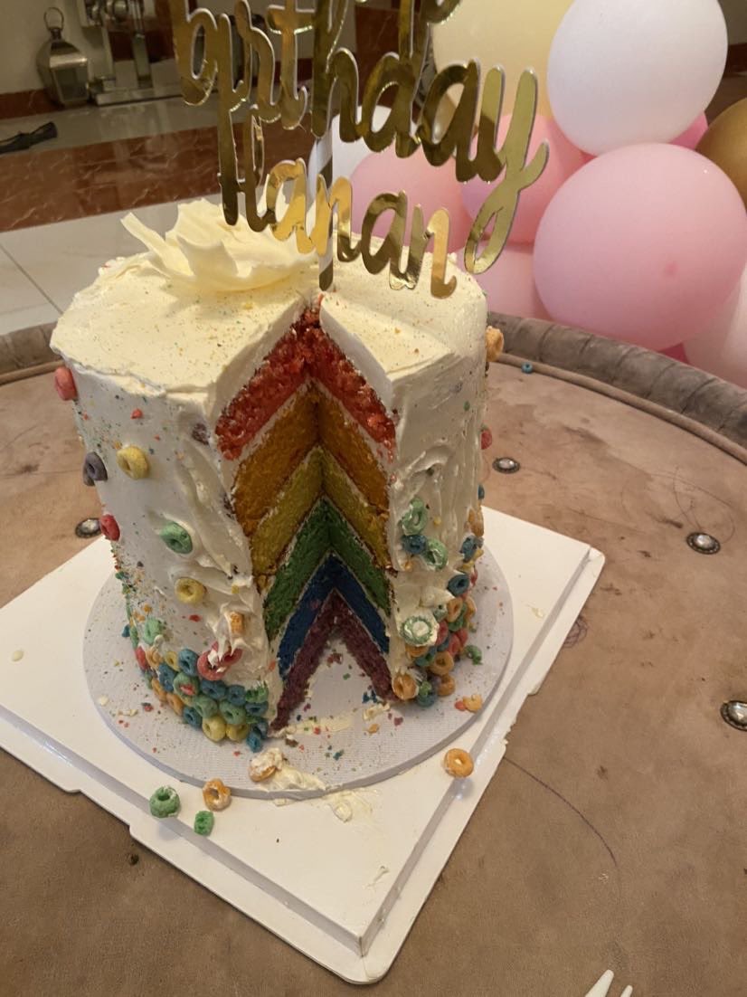 theapriltaurus's tweet photo. 8” 6 layer rainbow cake with 3 diff flavors &amp; a white chocolate milk splash on top that made it all come alive😍🌈❤️🧡💛💚💙💜tastes even better than it looks!#milksplashcake #rainbowcake #cerealcake #layercake #birthdaycake #theapriltaurus #apriltaurus #abujabaker #abujacakes https://t.co/2ANJCZtzCD