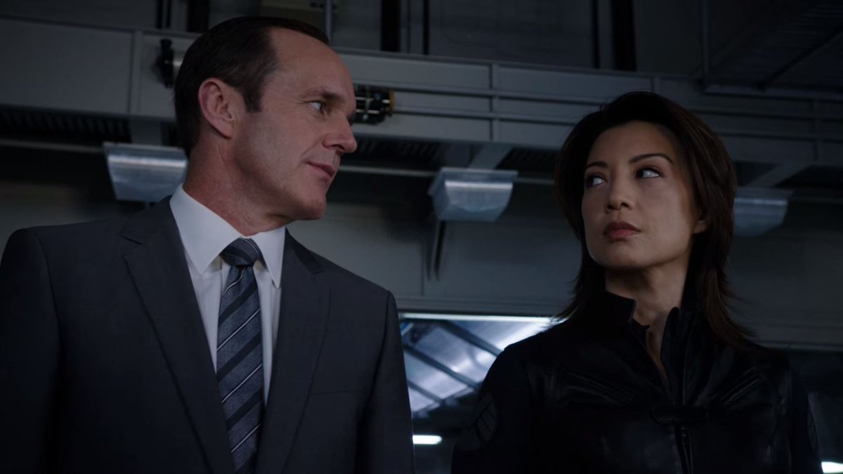  #Philinda in 1x10 - The Bridge