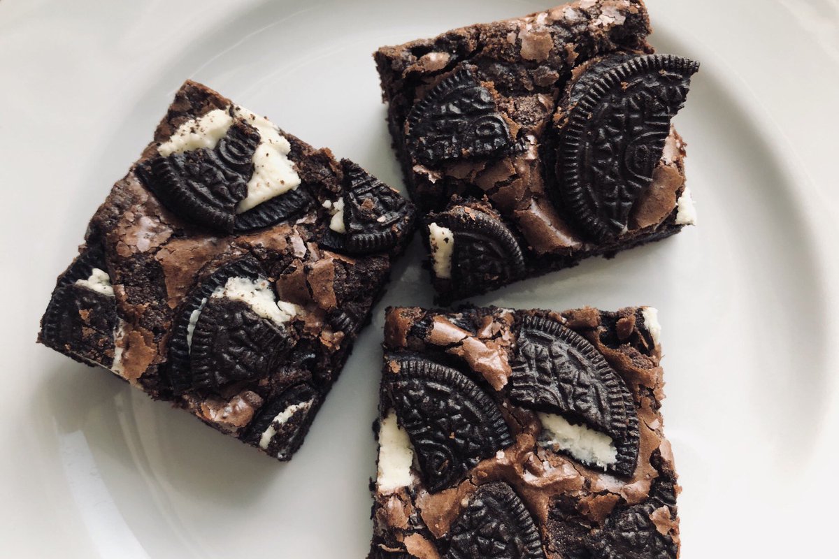 megmadeit333's tweet photo. Cookies &amp; Cream Fudge Brownies 👀

 #brownie #chocolate #cookiesandcream  #dessert #etsy #bakedgoods 

https://t.co/lMnjMNtJoI https://t.co/wc2qqQPav8