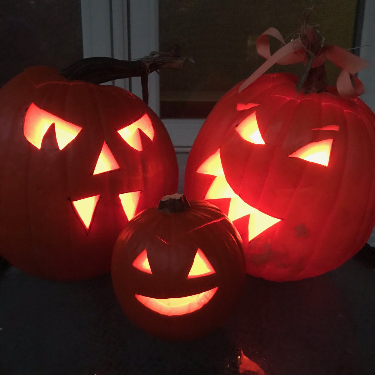 lettuce_meat's tweet photo. Is Hallowe'en happening during COVID-19? Tips and scenarios for parents balancing a pandemic, return to school and still trying to create fun childhood experiences:  https://t.co/bBAMDh2z78 #covid-19 #Halloween2020 #Halloween #Canada #kids #innovation #LifeHacks https://t.co/qpD73Q8BGF