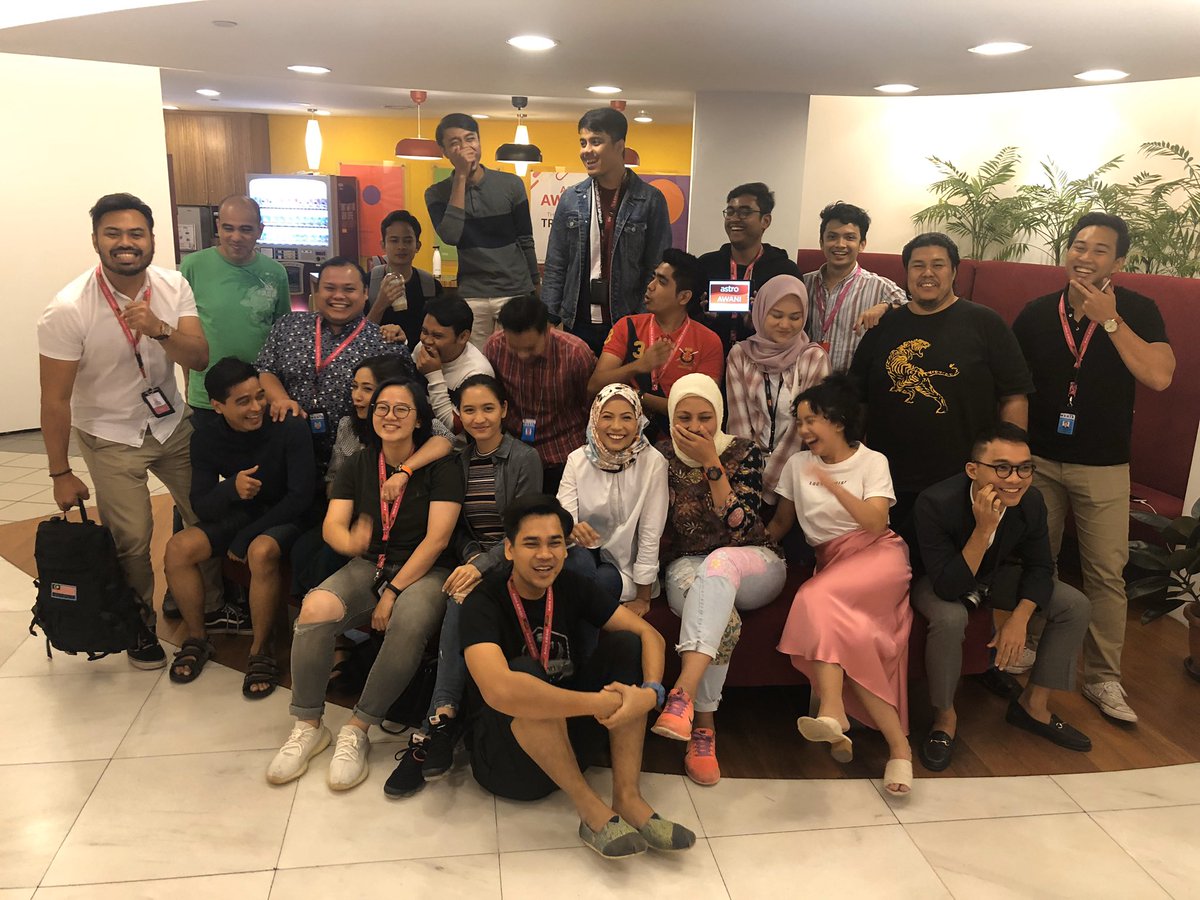AsyrafAWANI's tweet photo. #13TahunAWANI
Selamat Ulang Tahun ke-13 Astro AWANI. 13 generasi berbeza, terus melangkaui jangkauan. Demi rakyat, demi negara, untuk anda, penonton setia @501Awani https://t.co/MqOx1G37yp