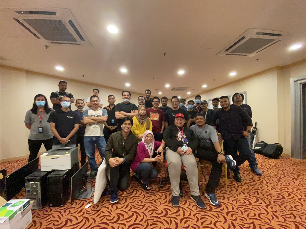 AsyrafAWANI's tweet photo. #13TahunAWANI
Selamat Ulang Tahun ke-13 Astro AWANI. 13 generasi berbeza, terus melangkaui jangkauan. Demi rakyat, demi negara, untuk anda, penonton setia @501Awani https://t.co/MqOx1G37yp