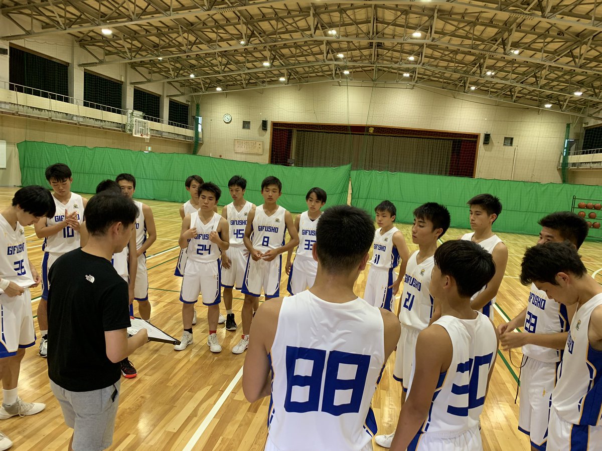 phgifu's tweet photo. 【チーム紹介🏀県立岐阜商業高校】
#県立岐阜商業高校 さんで
今週から始まる岐阜地区総体に向けて
#INTHEPAINT 製ユニフォームを作成して頂きました⛹️♂️✨
流行りのタイトシルエットでgoodな着こなしです😁👍🏻
#BLUESNAKES🐍
#パワーハウス岐阜 https://t.co/z4kKch0AQC
