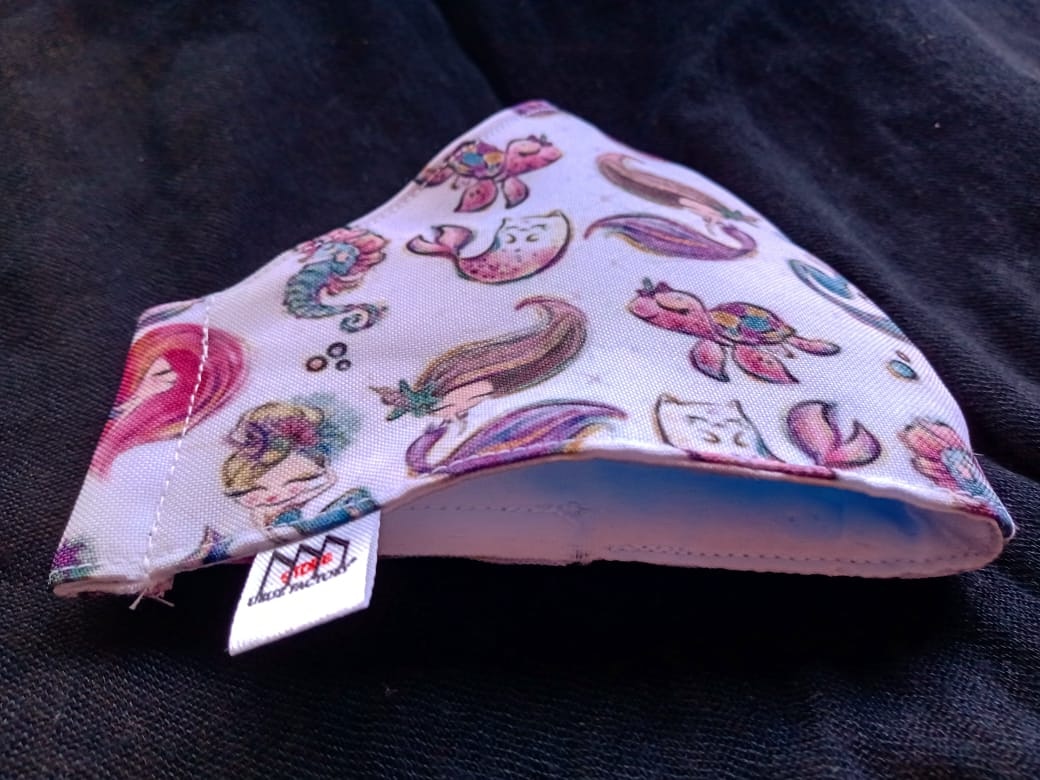 UruzFactory's tweet photo. Vio cómo la niña aparecía entre los montones de libros como una sirena emergiendo de un mar de papel.

Nuevo diseño inspirado en una 🧜🏻‍♀️real

#uruzfactorystore #Protegete #Sirena #Mar #UsaCubrebocas #QuedateEnCasa https://t.co/359rcTA9A0