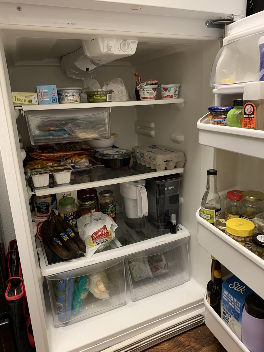 yaqtza's tweet photo. Before: -1000000/10 
-what do we even have??
-shelves sticky and gross 
-gave me anxiety 

After: 10/10
-everything is edible
-organized af 
-shelves disinfected and CLEAN https://t.co/R1ZA7DkoBO