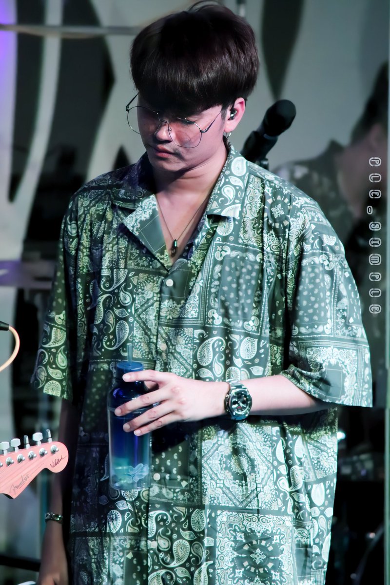 ple__simple's tweet photo. น้องเค้าคงอยากเล่นกีตาร์พี่หมีอ่ะ 🎸😁🥰
☆ NONT x GOOD ZONE ☆
#NONTTANONT
#GOODZONE
#nontfam
#ple_simple_gallely
4.9.2020 /@ GoodZone https://t.co/4S7zGYhQ16