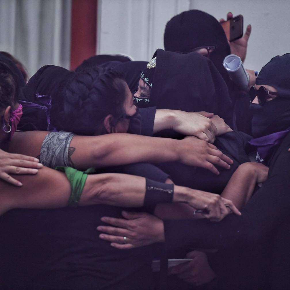_idolNOTFOUND's tweet photo. El #feminismo es el abrazo más cálido que existe de mujeres para mujeres 😪💜💜
#NiUnaMasMexico #SiMeRepresentan #CNDH https://t.co/qOmxAaRRja