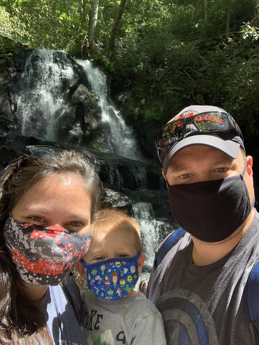 mrscmills14's tweet photo. Masks on while hiking the beautiful Smokey Mountains! Enjoyed the socially distanced view of the falls with my family! #FCSlabordaysafe #FCSmaskup https://t.co/tcSd4Q1QaY