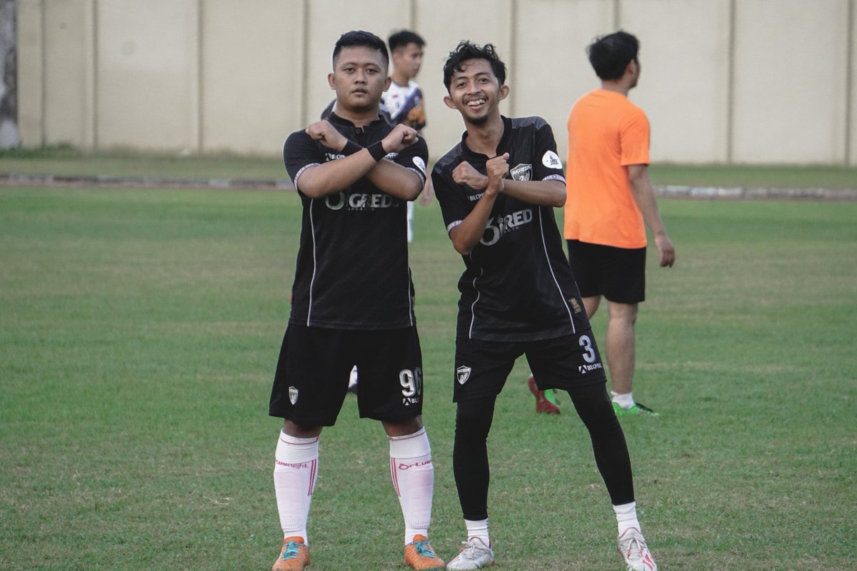 BRSurabaya's tweet photo. Fun Football BIGREDS SURABAYA
Tetap jaga kesehatan, jaga persahabatan!
LET'S GUYUB! 👊
#anakbigreds #brsub #scouseroboyo #kgmi #YNWA https://t.co/OoRVg92eJ0