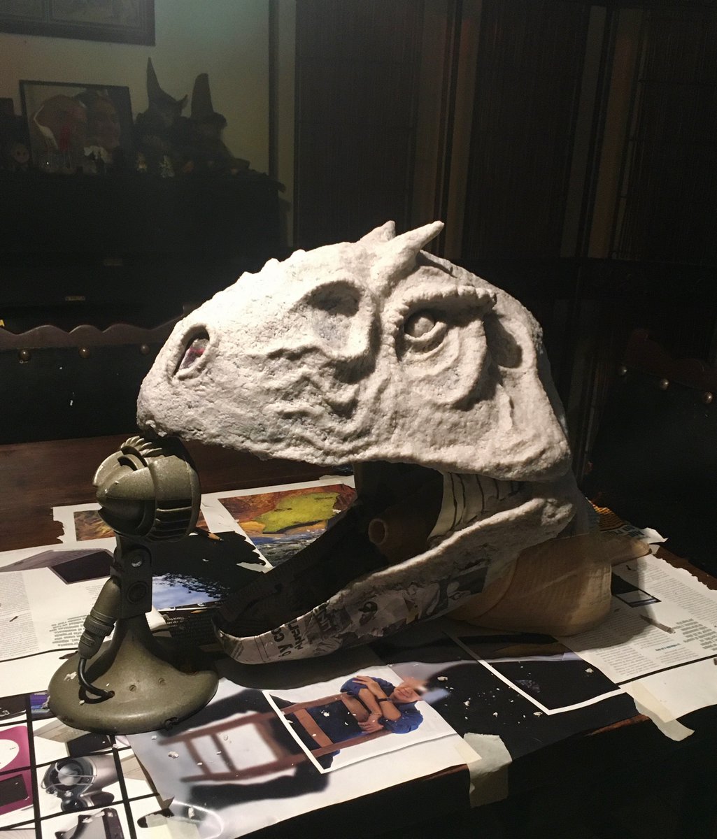 alonsotoro's tweet photo. Sigue la cuarentena, y yo sin trabajo, sigo haciendo juguetes para mis hijos. Esta vez me encargaron una máscara del gran Indominus Rex, ya terminada y lista para usar. https://t.co/KLFI9QsJBt