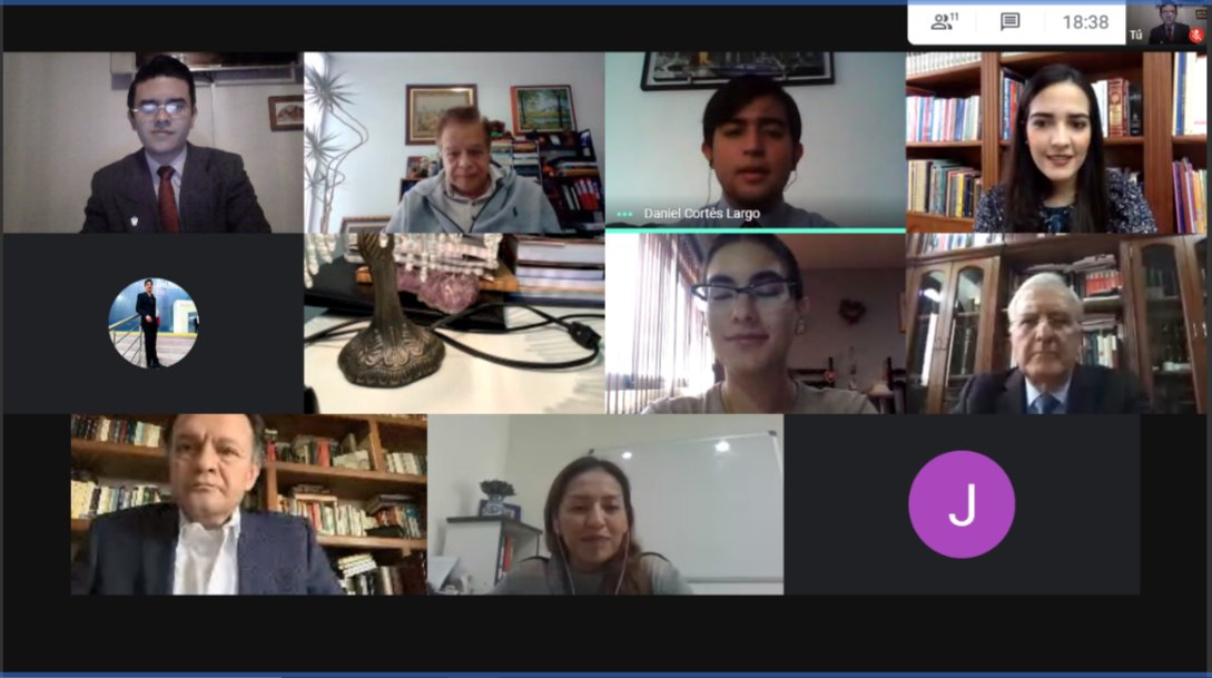 Axel_RuizGlz's tweet photo. Como Director General de @EducacionAmigos le tomé protesta a @cecilstg como Directora de Innovación y Mejora Educativa #CDIME
Le deseo el mejor de los éxitos, su visión y experiencia le respaldan.
Gracias @miguelangelmatt y @Paulo_Speller por acompañarnos. https://t.co/ZP2CVUZOMy