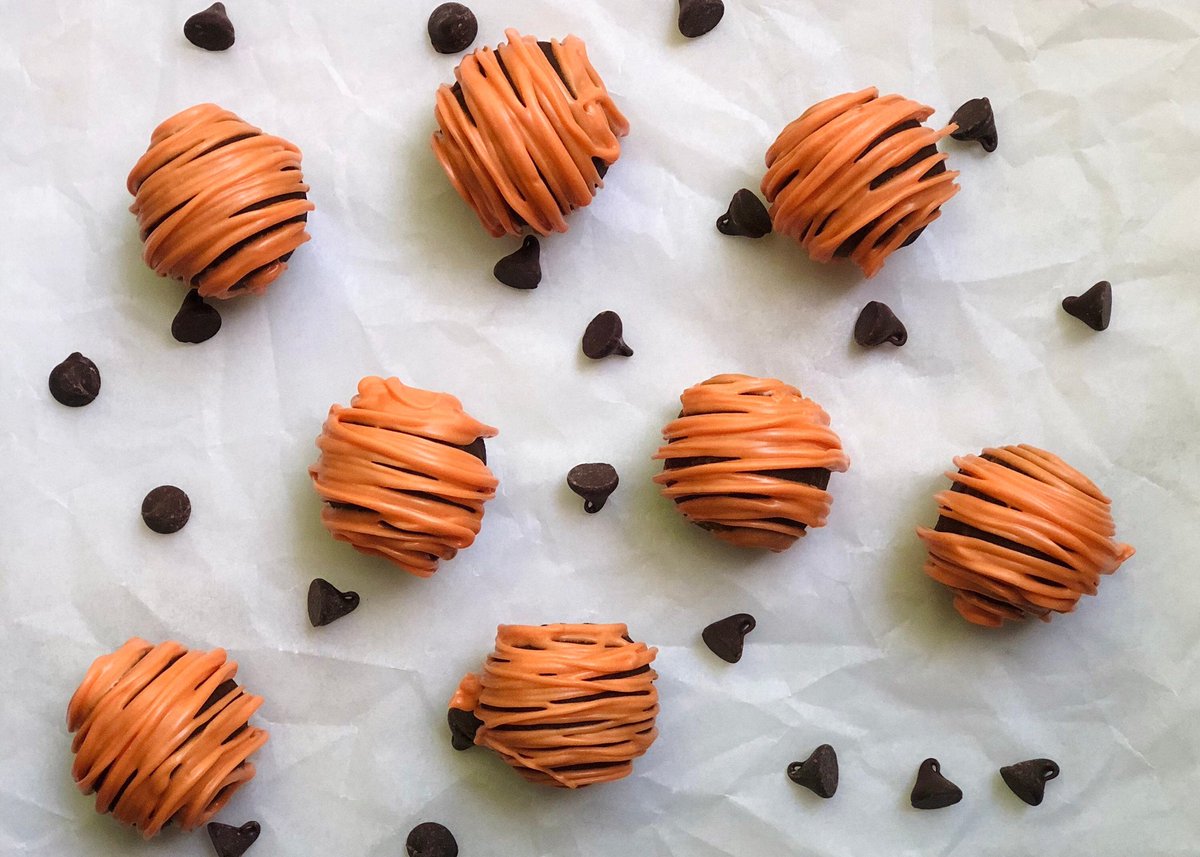 megmadeit333's tweet photo. Seasonal Pumpkin Chocolate Chip Cake Balls 🍫

 #fallsweets  #pumpkinspice #chocolatechip  #dessert #cakeballs  https://t.co/vxJDsf4tJZ https://t.co/EyuLDNslU7