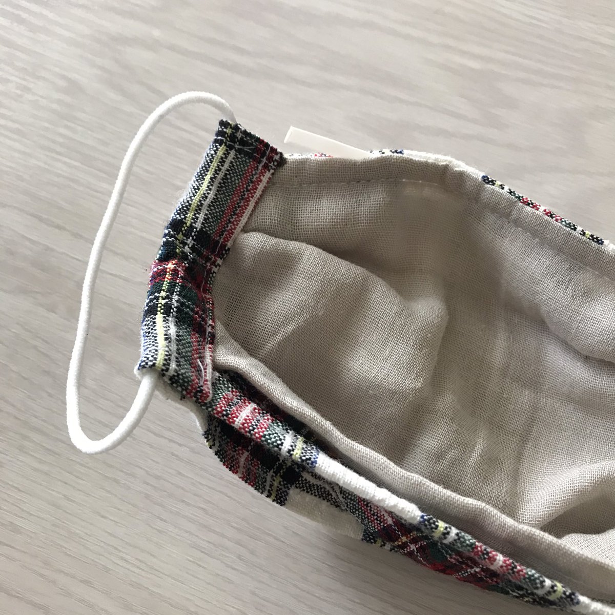 kanan0114's tweet photo. Seriaでお気に入りの生地を見つけたので、大臣マスク作ってみた。ノーズワイヤー入るし、フィルターポケットもあります。　タータンチェック大好き！BCRを思い出すなぁ。分かる人には分かってもらえる… https://t.co/F92WTWhpAX