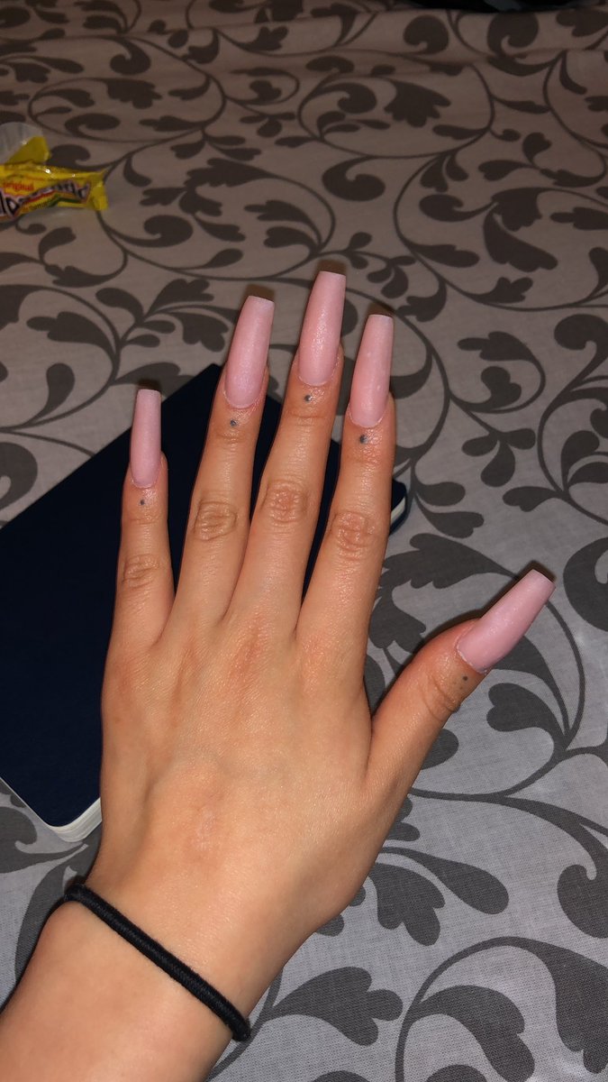 rgnzmr's tweet photo. Me gustaría que fueran un poco más largas. (Entre más largas mejor) les dejo unas fotitos a ver si se animan. (Perdí la mayoría de mis pics de uñas pero si quieren algo se los puedo hacer :c ) https://t.co/vD4EdEqHVD
