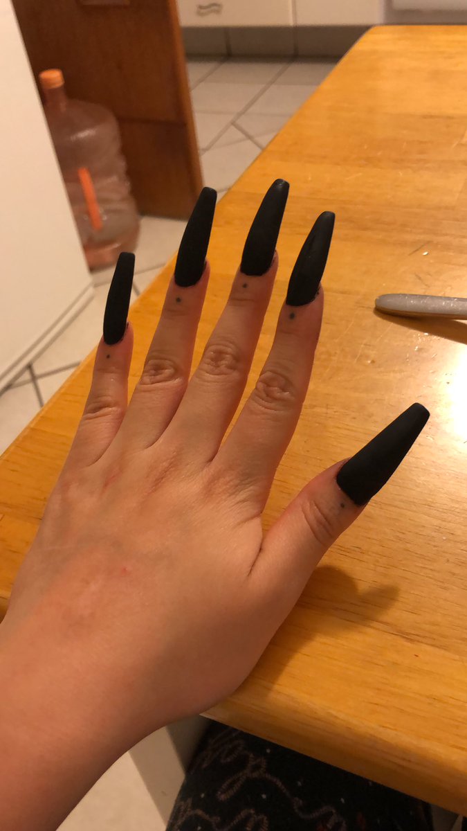 rgnzmr's tweet photo. Me gustaría que fueran un poco más largas. (Entre más largas mejor) les dejo unas fotitos a ver si se animan. (Perdí la mayoría de mis pics de uñas pero si quieren algo se los puedo hacer :c ) https://t.co/vD4EdEqHVD