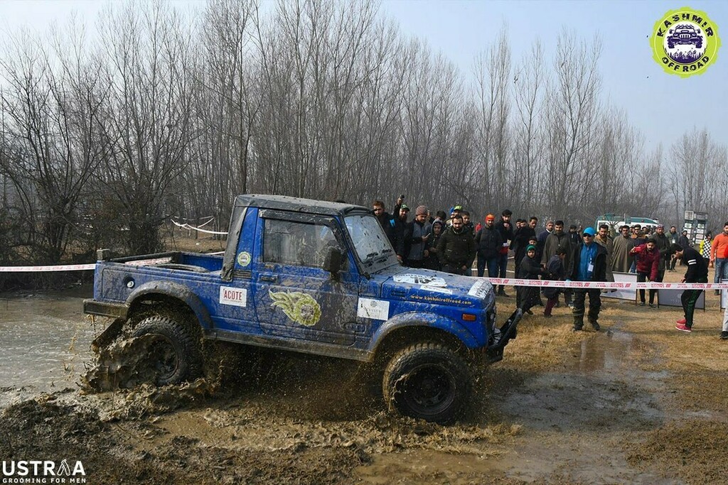 kashmiroffroad's tweet photo. Mudalicious!
Photo: Imran Nisar
#kashmiroffroad #offroadadventure #mudzilla #mudding #gotmud #ustraa #4x4 #gypsy4x4 #suzukigypsy #suzukisamurai #4wd #muddin #suzukijimny #kashmir #adventure #beawesome https://t.co/zTpjxIrtrQ https://t.co/JuoT6ijIc5
