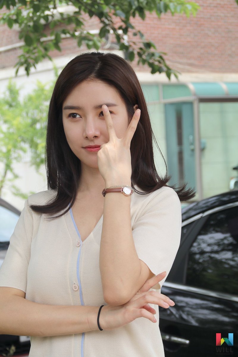 infodrakor_id's tweet photo. Happy birthday 31th Ga Eul #KimSoEun 🎂🎉

#HappySoEunDay 💕 https://t.co/ERYuac4H6J
