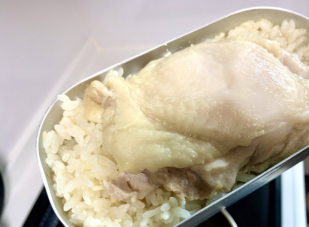 炊き上がりー めっちゃ良い香りだぁ 鶏肉をカットしてピーマンの炒め物を Otamaのイラスト