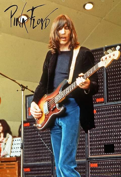 Happy birthday ROGER WATERS!
(September 6, 1943) 