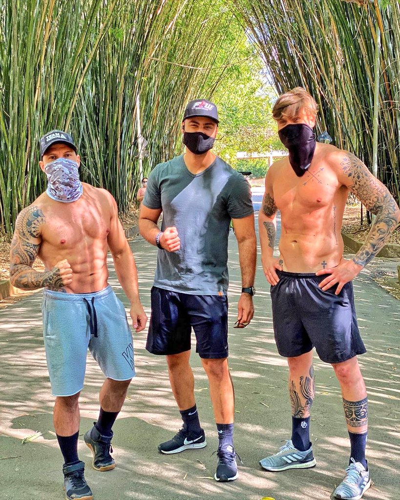 bangtanvibes__'s tweet photo. Tem foto nova de #RodBrenin 📸
Equipe db! @BrenoSSimoes , Rod e o Pedro Campos 🏋🏼
É só o começo #movase
#1PorCentoTodoDia
#SemDesculpinhas
https://t.co/RPX49xNOW5 https://t.co/cznQmMpgqJ