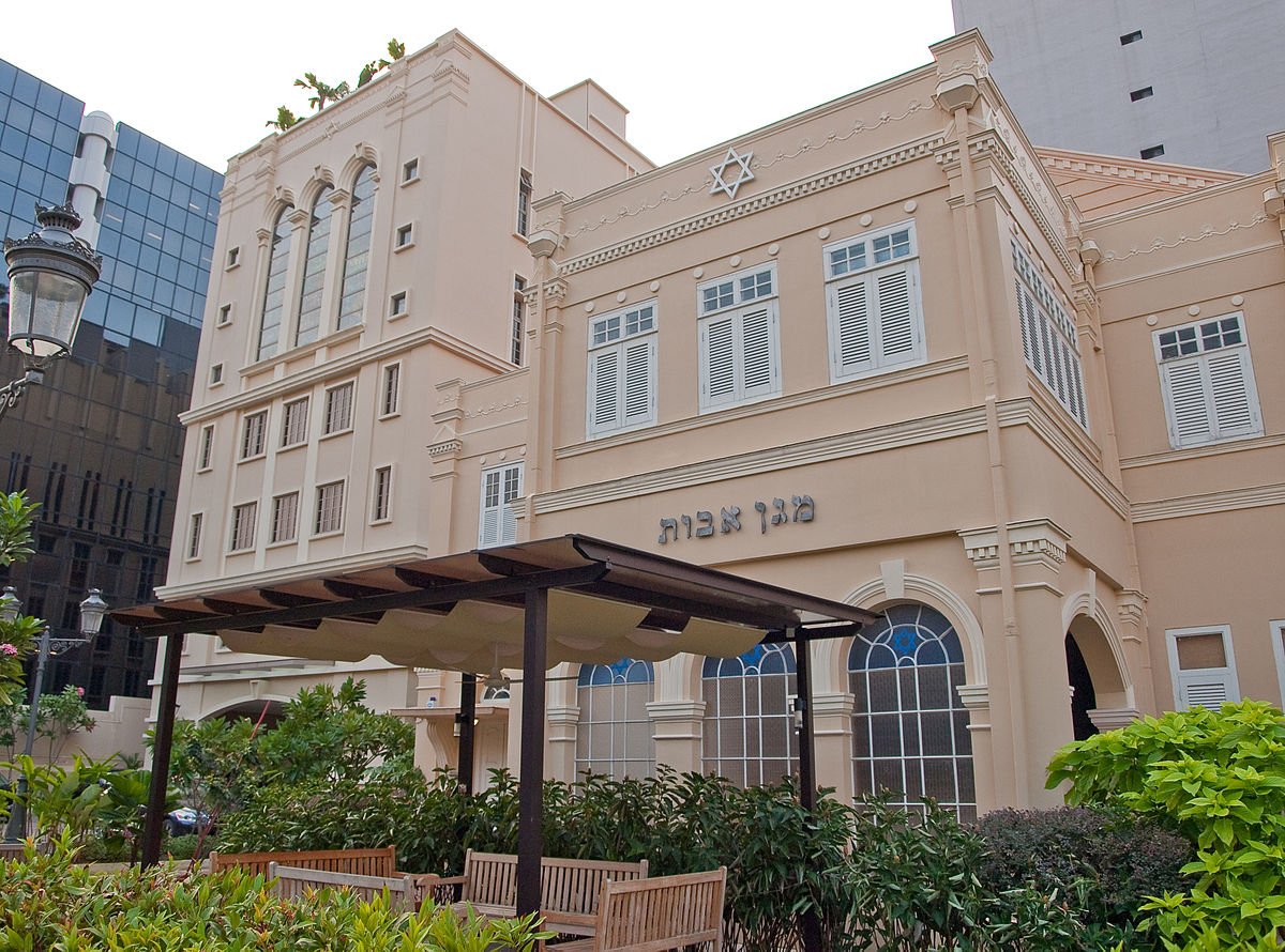 Maghain Aboth Synagogue was built in 1878 in Singapore by Baghdadi Jews.It mixes Colonial and Neo-Classical styles and it is the oldest synagogue in South East Asia.