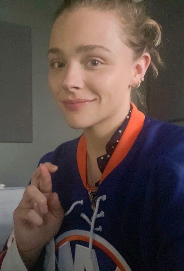 Well, we know where <a href="/ChloeGMoretz/">Chloë Grace Moretz</a> stands... #Game7 #StanleyCup

🇺🇸: bit.ly/2R19xYF @NHLonNBCSports