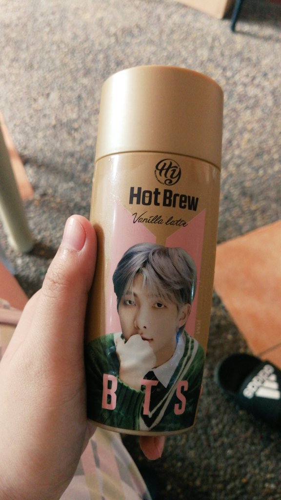 fam030912's tweet photo. Starting my day right with my fave drink and my fave person. Happy morning bb!๐
*Got my vanilla latte for only 190php at @PHSaranghae_.๐
#StreamPersona #StreamMono https://t.co/pOE2yAqXae
