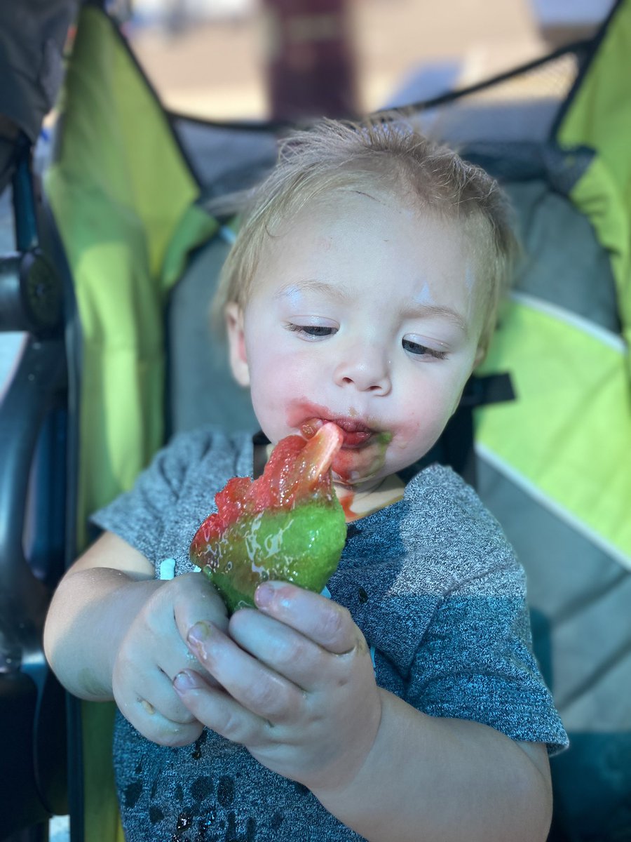 BriannaaaLittle's tweet photo. just a few pictures of Hank loving food😻 https://t.co/vRF7sZrCEV