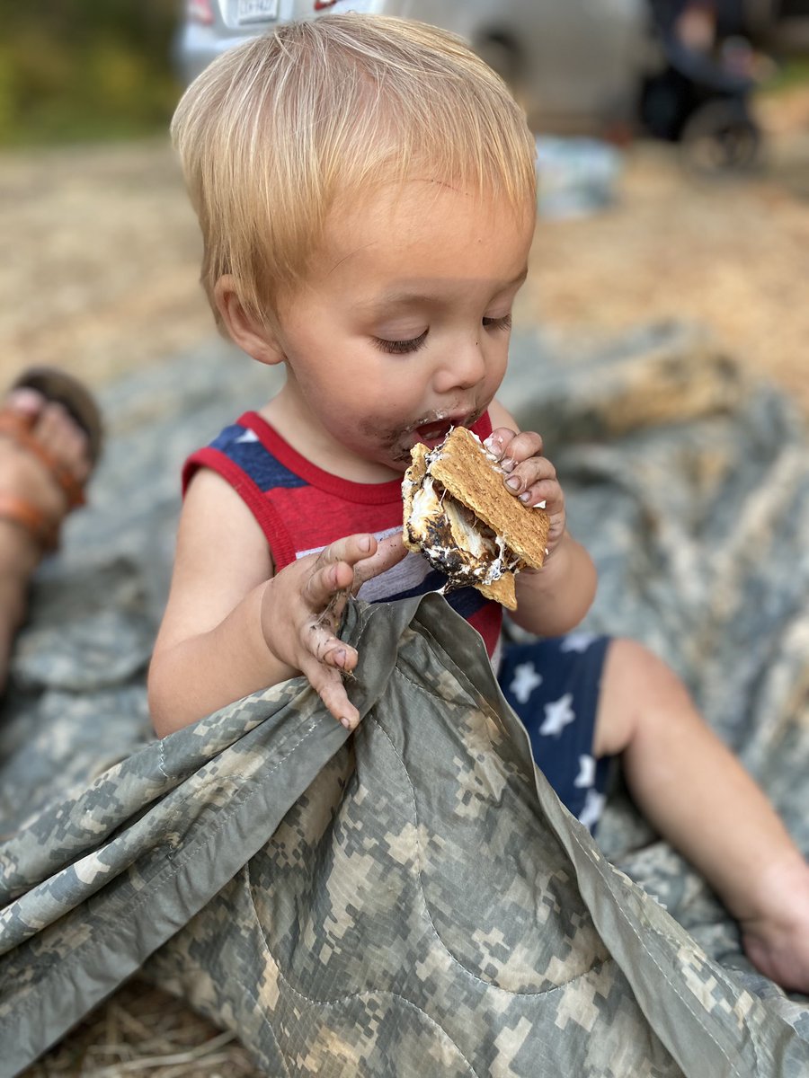 BriannaaaLittle's tweet photo. just a few pictures of Hank loving food😻 https://t.co/vRF7sZrCEV