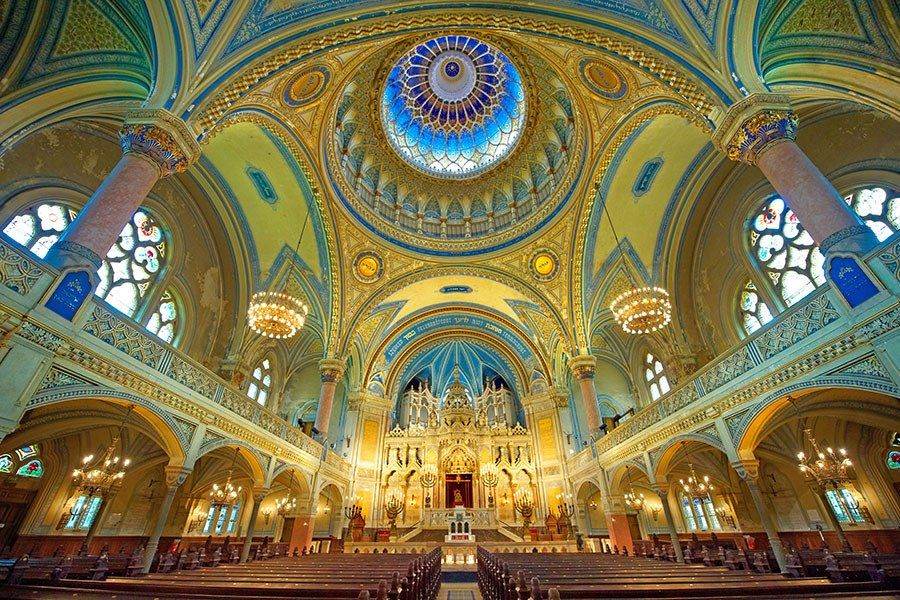 The Szeged Synagogue was built in 1907 by Neolog Jews in Szeged, Hungary.It draws on Moorish Revival, Art Nouveau and Gothic styles and is the 2nd largest synagogue in Hungary.