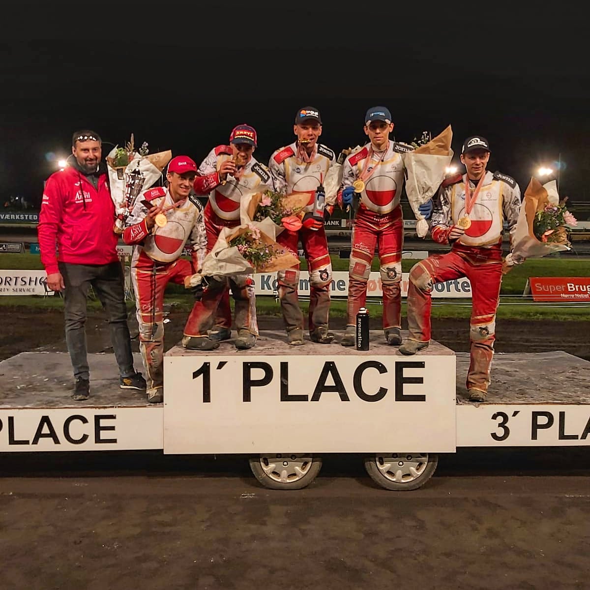 CKM_Wlokniarz's tweet photo. Brawo Polacy! Złoty medal w DMŚJ 🏆 🇵🇱 W składzie złotej drużyny nasz junior Jakub Miśkowiak. #DMSJ #Polska #Kadra #Zuzel #Speedway https://t.co/KfdHUypzIa