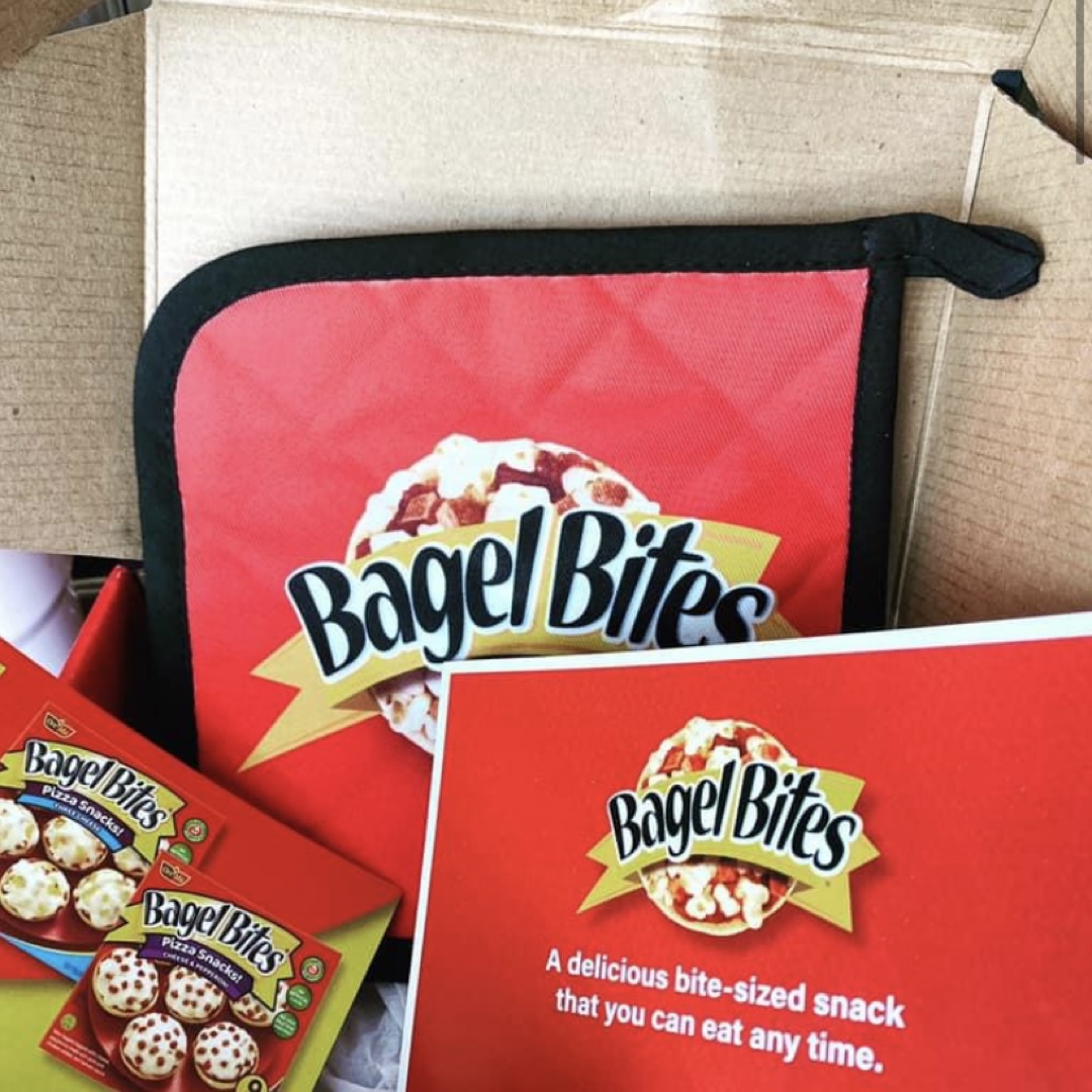 MakeupxCaitlyn's tweet photo. Bagel Bites Merch! Thank you guys for giving me this opportunity 🖤 #BagelBites #contest #complimentary @BagelBites @Influenster https://t.co/05f2667LBy