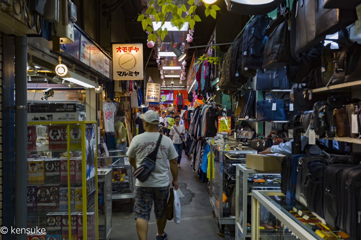base_setagaya's tweet photo. 上野

アメ横
LEICA M10撮影

#写真好きな人と繋がりたい #写真撮ってる人と繋がりたい #カメラ好きな人と繋がりたい #ファインダー越しの私の世界 #ライカ #ライカm10 #leicaM10 #leica #leica_camera #leica_club #tokyocamerastyle  #スナップ写真 #スナップ #snapshot  #tokyocameraclub https://t.co/sHn3qEztqf