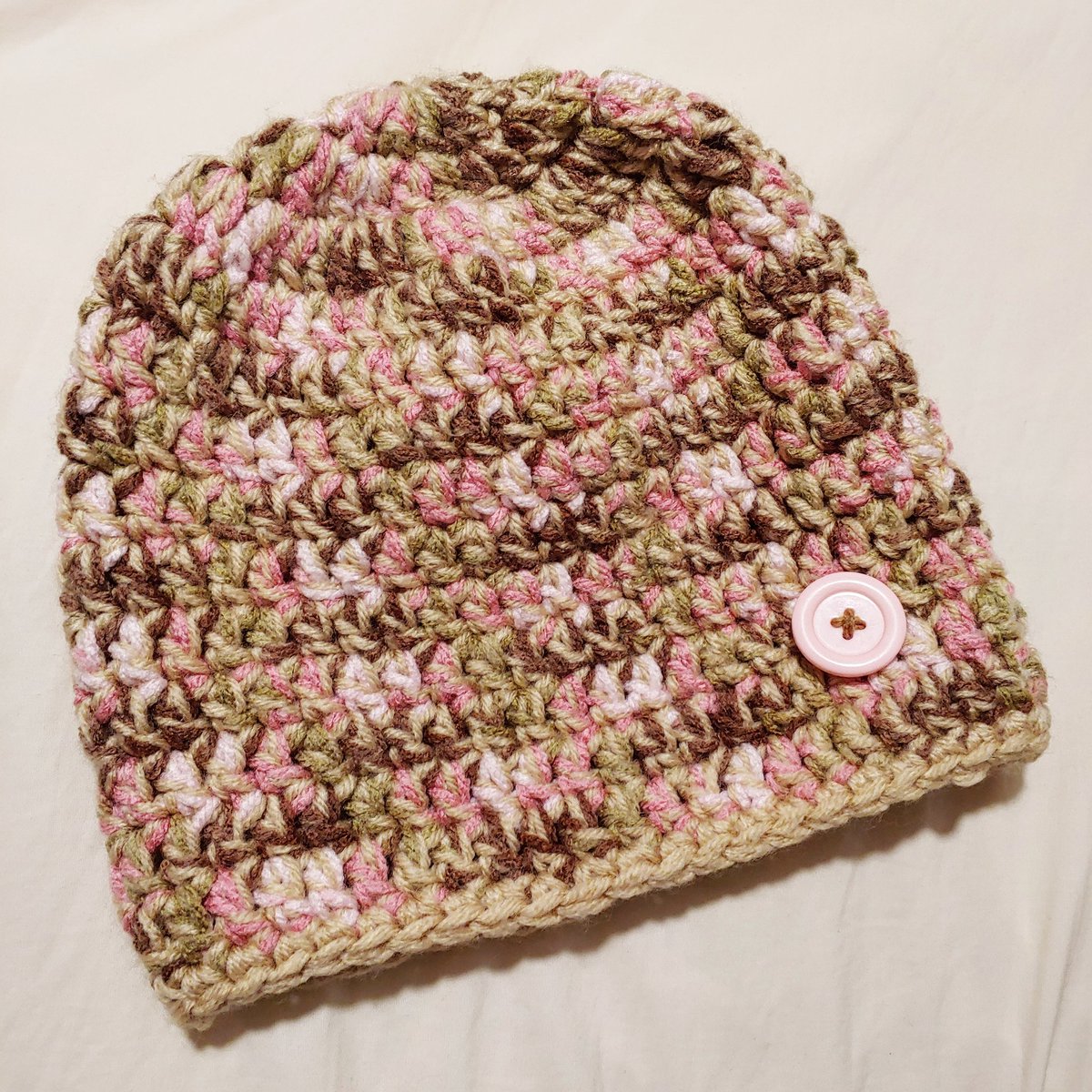 Geekeryart's tweet photo. This marks the 20th hat I've got in stock... Shall there be more? I'm almost sure of it. 😋

Interested in purchasing one? Contact me!

#crochet #yarn #hat #handmade #buttons #winteriscoming #pink https://t.co/LuXBB2kW7t
