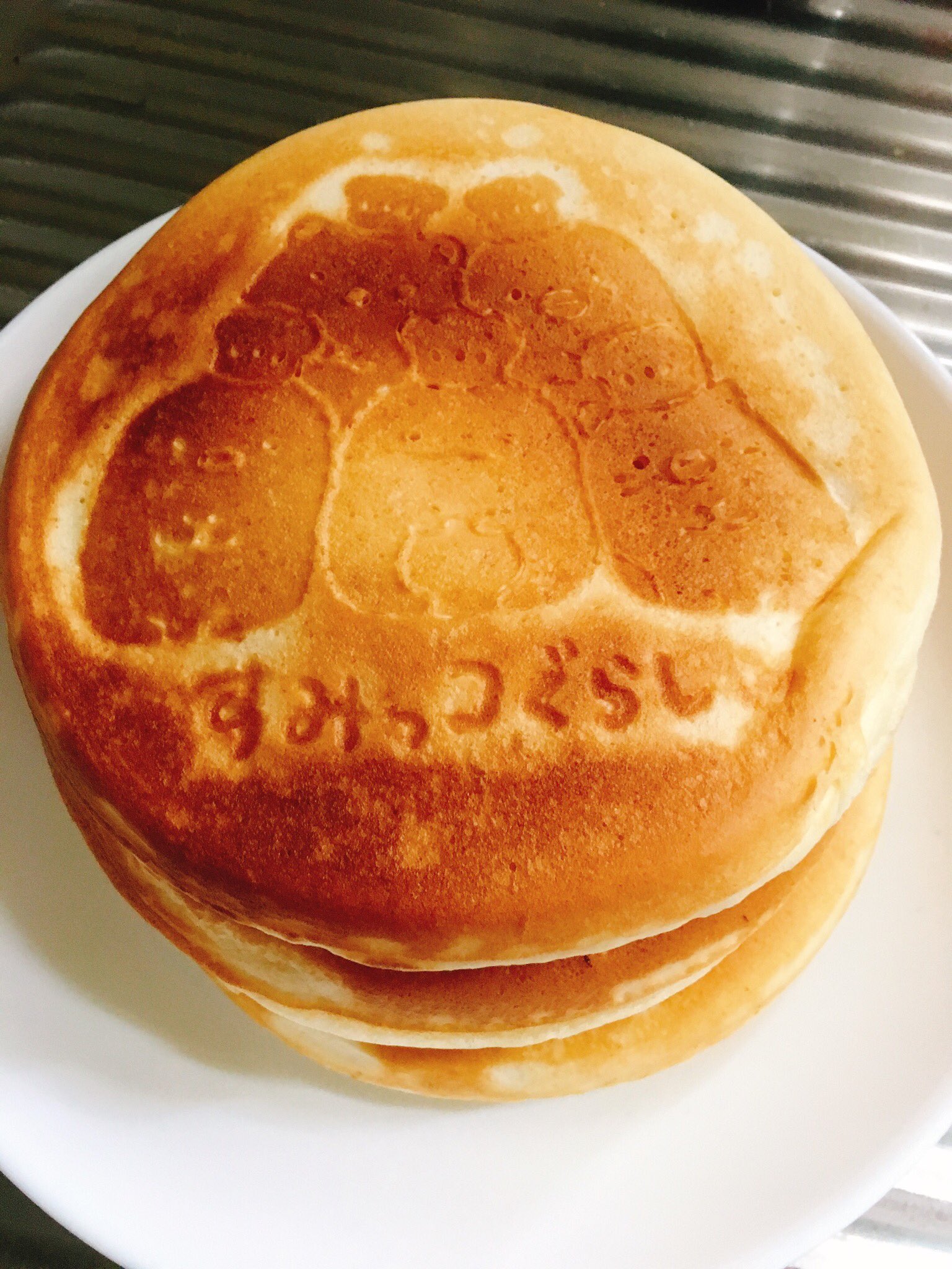 下僕３号 すみっコのホットケーキパンを買ったので早速焼いた どうしても顔パーツに気泡が入るよなあ 薄めた生地を先にハケで塗るとかか そこまでしたかない T Co Ljpnaq10nb Twitter