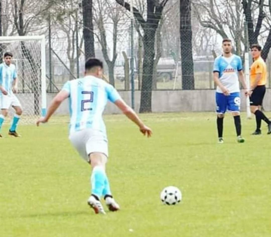 LaCarozo2's tweet photo. #CumpleañosCervecero En el día de hoy cumple años Naza Guardati, un luchador incansable, a pesar de todo siempre peleandola. Desde pendejo con la celeste y blanca puesta. Siempre colaborando y dando una mano en el club de sus amores. 💙🤍💙
LA PELOTA PASA, EL JUGADOR...NUNCA.🐴 https://t.co/7qXMJq8zjs