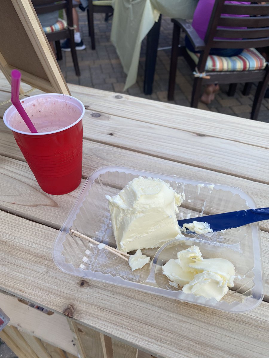 A Princess Kay butter carving contest!  @mnstatefair  @State_Fair_Hunt