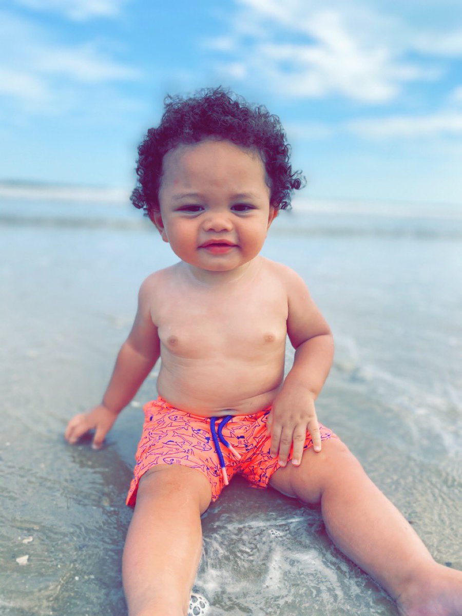 ChelseaLanay5's tweet photo. My little FAMILY 🖤🤍 

Kyler’s 1st trip to the beach, thank you to our sweet friends for having us 🏖⛱ @real_merchant https://t.co/5wSRCqIoNt