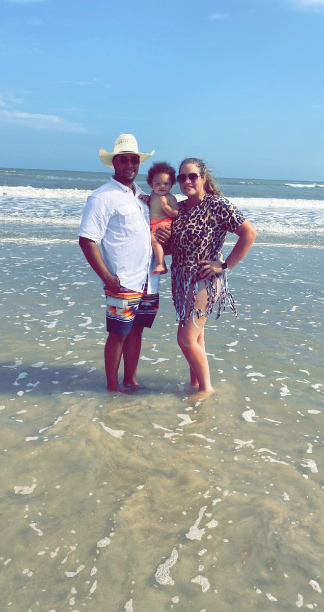 ChelseaLanay5's tweet photo. My little FAMILY 🖤🤍 

Kyler’s 1st trip to the beach, thank you to our sweet friends for having us 🏖⛱ @real_merchant https://t.co/5wSRCqIoNt