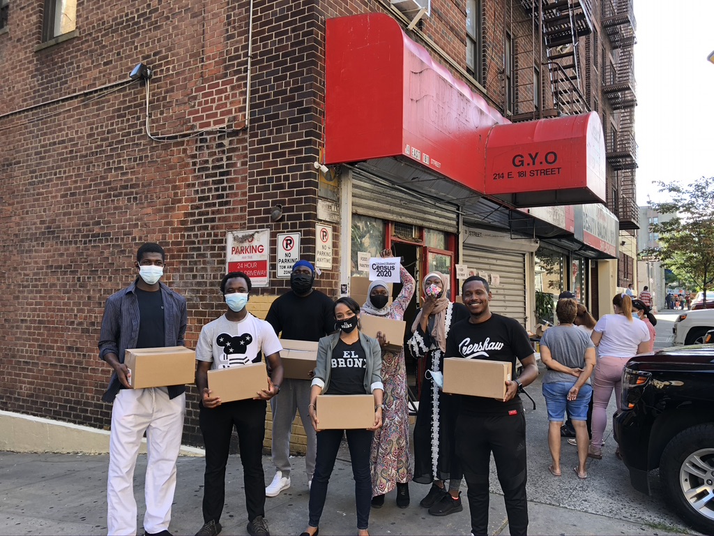 PiSanchezNYC's tweet photo. ¡#QueNosCuenten! 

Fill 'em out! At least 40 more counted in the #Census2020, and 400+ boxes distributed to our community. 

#LetsGetCounted #LoveTheBronx https://t.co/xGKHPqWgVq