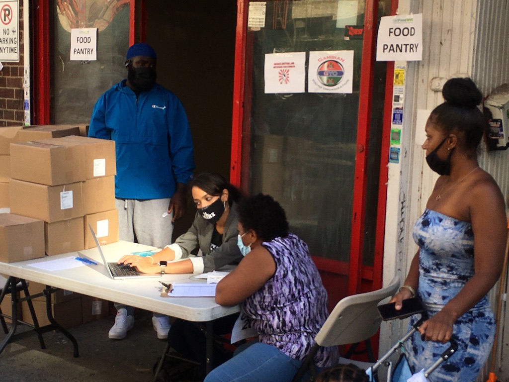 PiSanchezNYC's tweet photo. ¡#QueNosCuenten! 

Fill 'em out! At least 40 more counted in the #Census2020, and 400+ boxes distributed to our community. 

#LetsGetCounted #LoveTheBronx https://t.co/xGKHPqWgVq