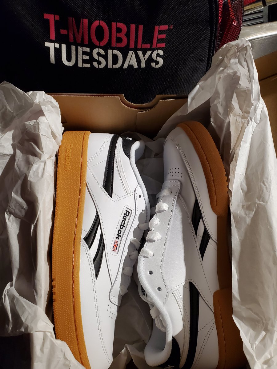AngieAustin512's tweet photo. Thank you #TMobileTuesdays 💗 Ordered these fresh ones 👟 on Tuesday discounted and got them today.  #WeekendReady 💪😎💁‍♀️ @TMobile   #Reebok #SoFreshandSoClean https://t.co/VcDZwKFUpZ