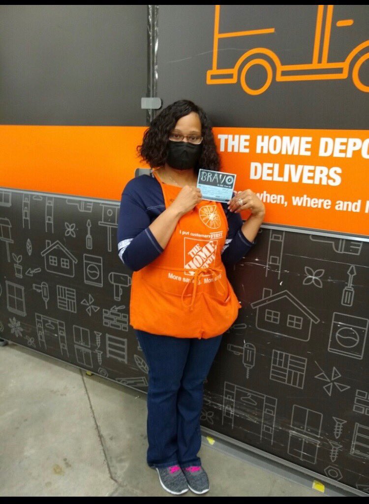 Kcheps810's tweet photo. Stacy D31 Recognition for Amazing customer Service whoop whoop!! #OrangeValues #CustomerService #RacewayRockstar ⭐️ @nickz87_nick @HeroldAbraham @patiaquinta @MickyMkt2370 @pooch9286 https://t.co/OEo4OLNr11