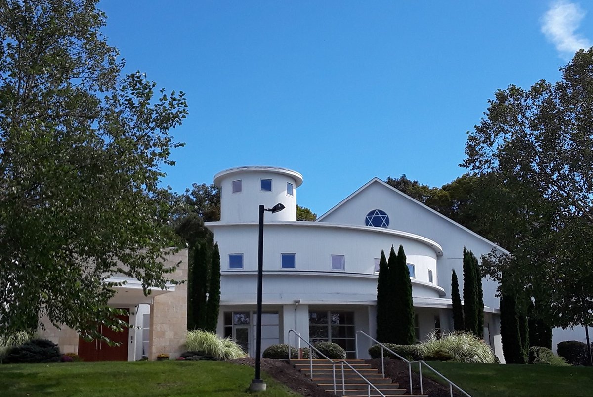 B'nai Israel Synagogue was built in 2003 in Southbury, Connecticut.A cute, modern style synagogue much loved by loved by its congregants!