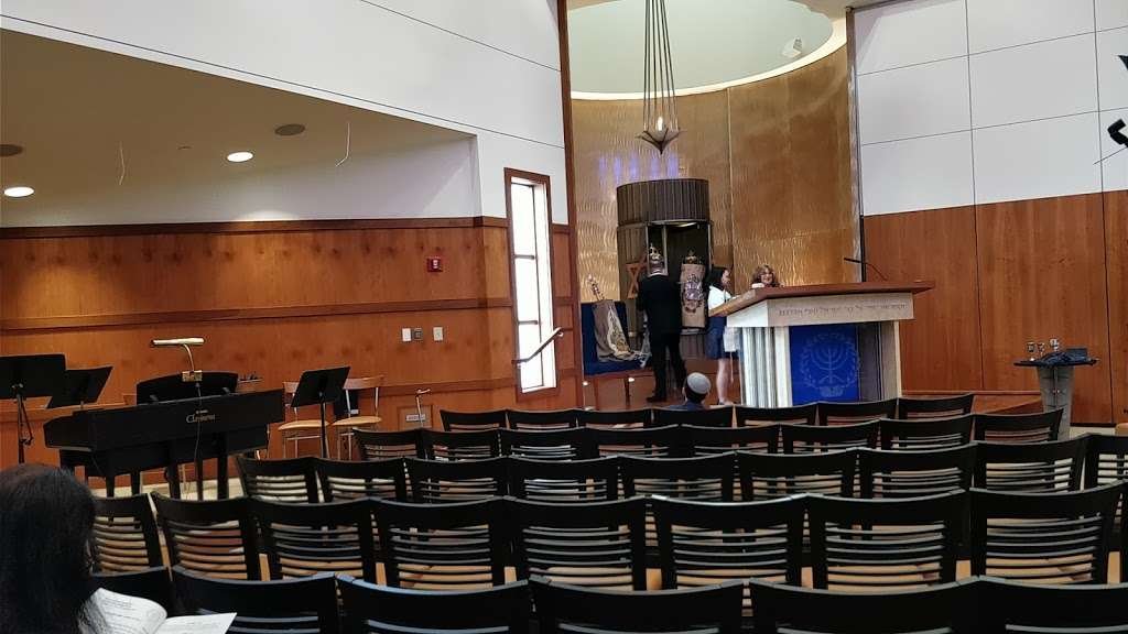 B'nai Israel Synagogue was built in 2003 in Southbury, Connecticut.A cute, modern style synagogue much loved by loved by its congregants!