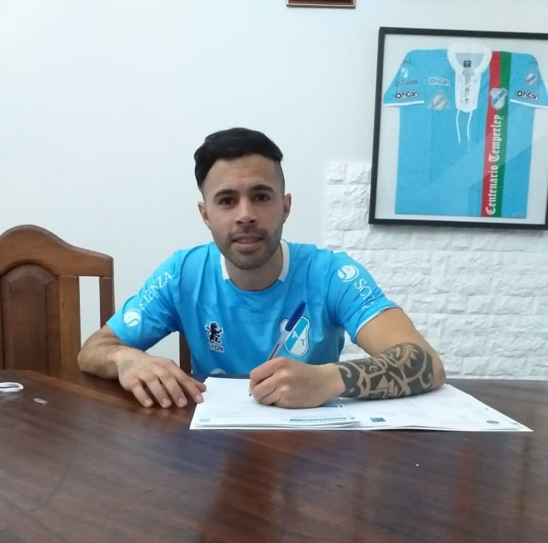 VavelTemperley's tweet photo. #Temperley | El día de hoy, Lucas Baldunciel renovó su contrato con la institución hasta diciembre de este año. https://t.co/8Hy48daLEo