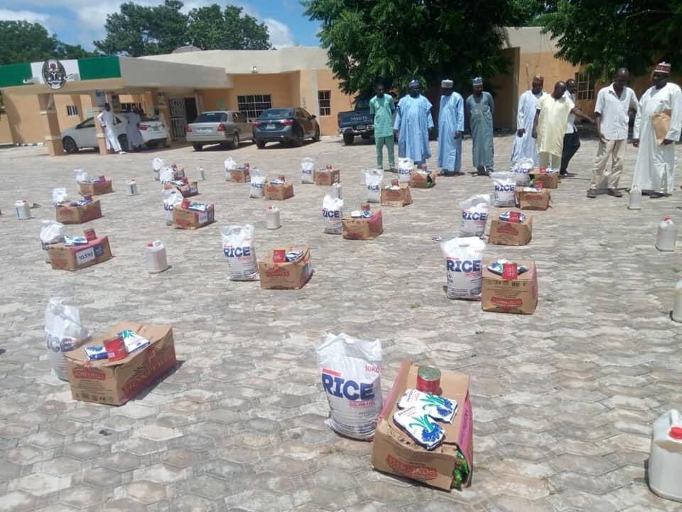 sema_yobe's tweet photo. We flag off the distribution of Governor Mai Mala Buni emergency food support to vulnerable households in Damaturu local government. This is part of Gov. Buni's emergency food support to 39,300 vulnerable households across Yobe state. https://t.co/cxuHi6ybFR