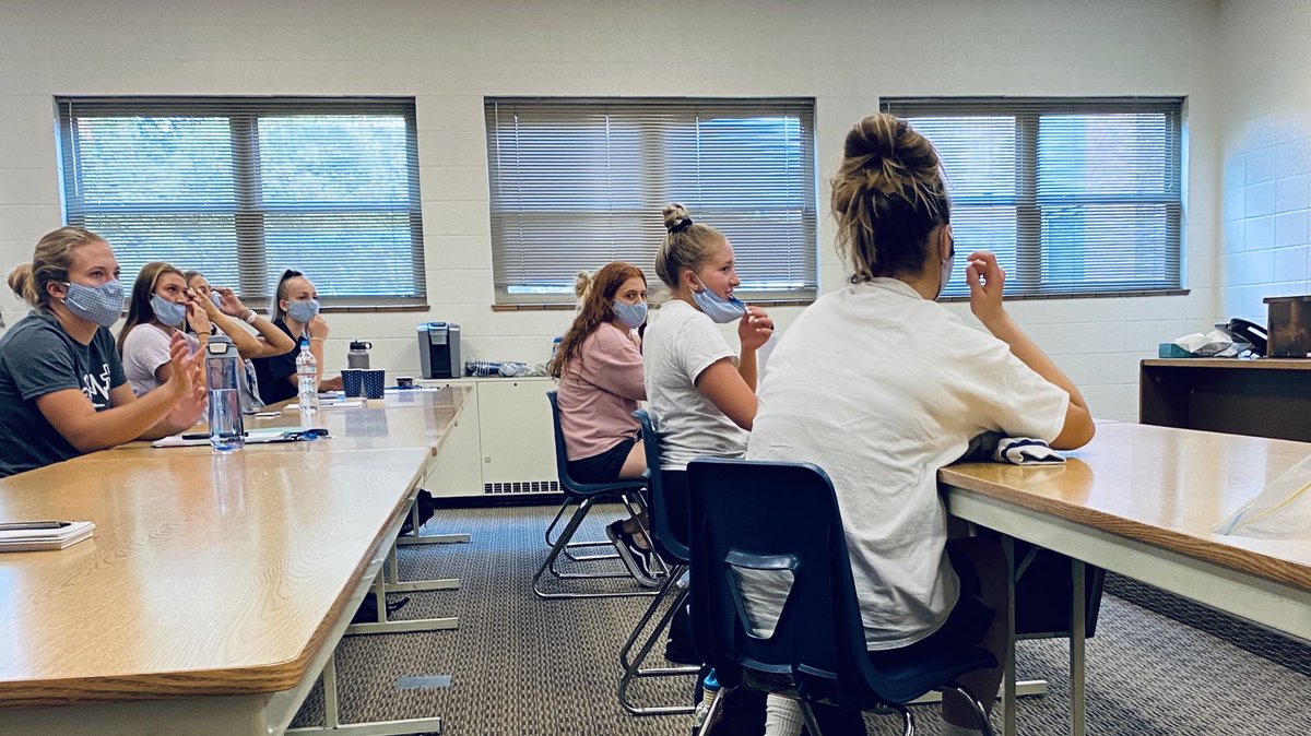 MilesCCWBB's tweet photo. Masked Up for our 1st Team Meeting!
#maskup #maskupmontana #maskupmcc #love #attitude #passion #discipline #teamrules #milescity #milescommunitycollege https://t.co/70exgK6MRJ